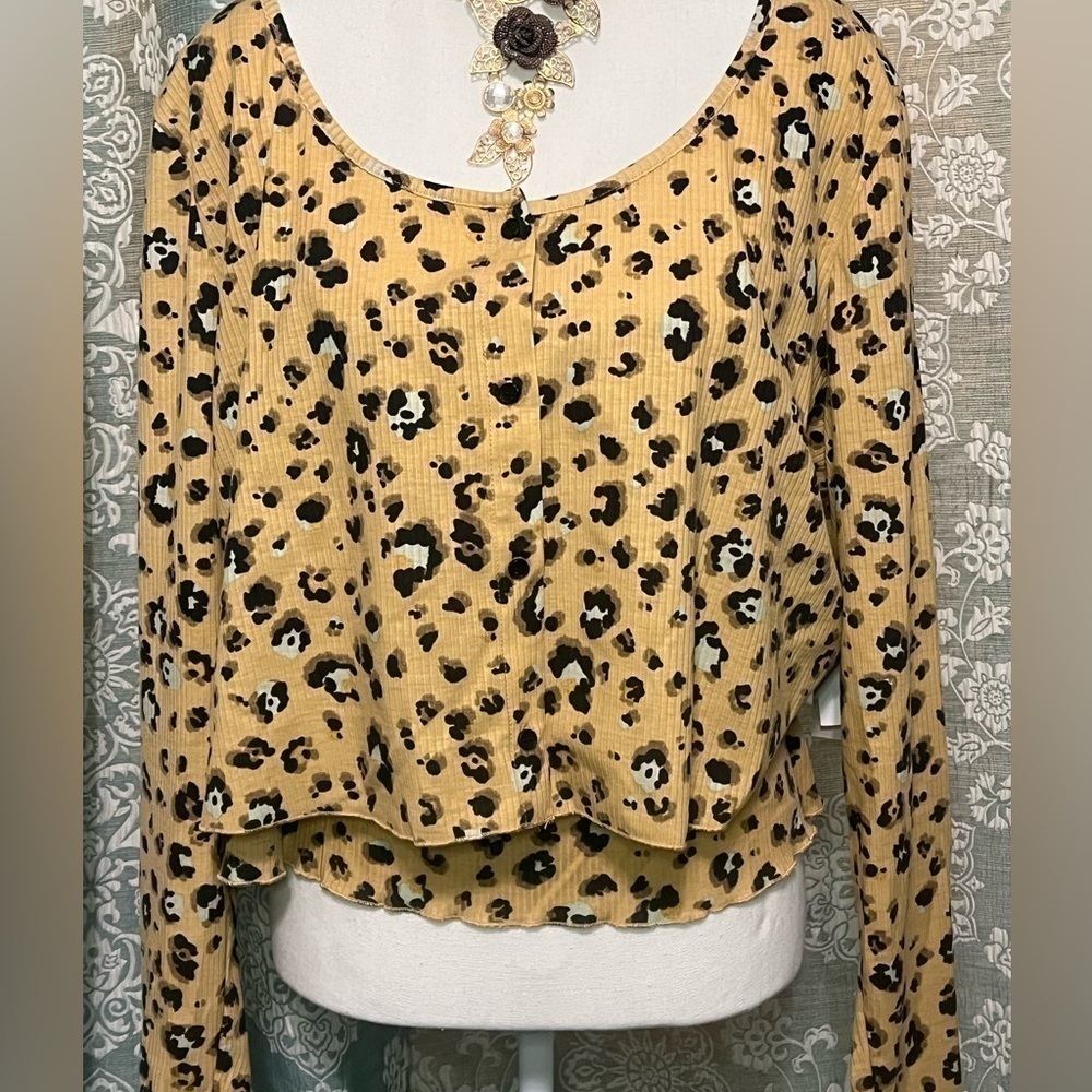 BP crop rib cardigan & camisole set. Color beige nougat leopard. Size 3x. Nwt